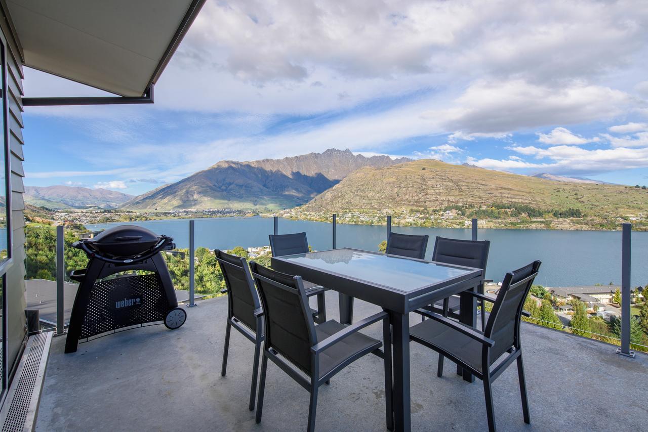 Contemporary Hilltop Abode كوينستاون المظهر الخارجي الصورة