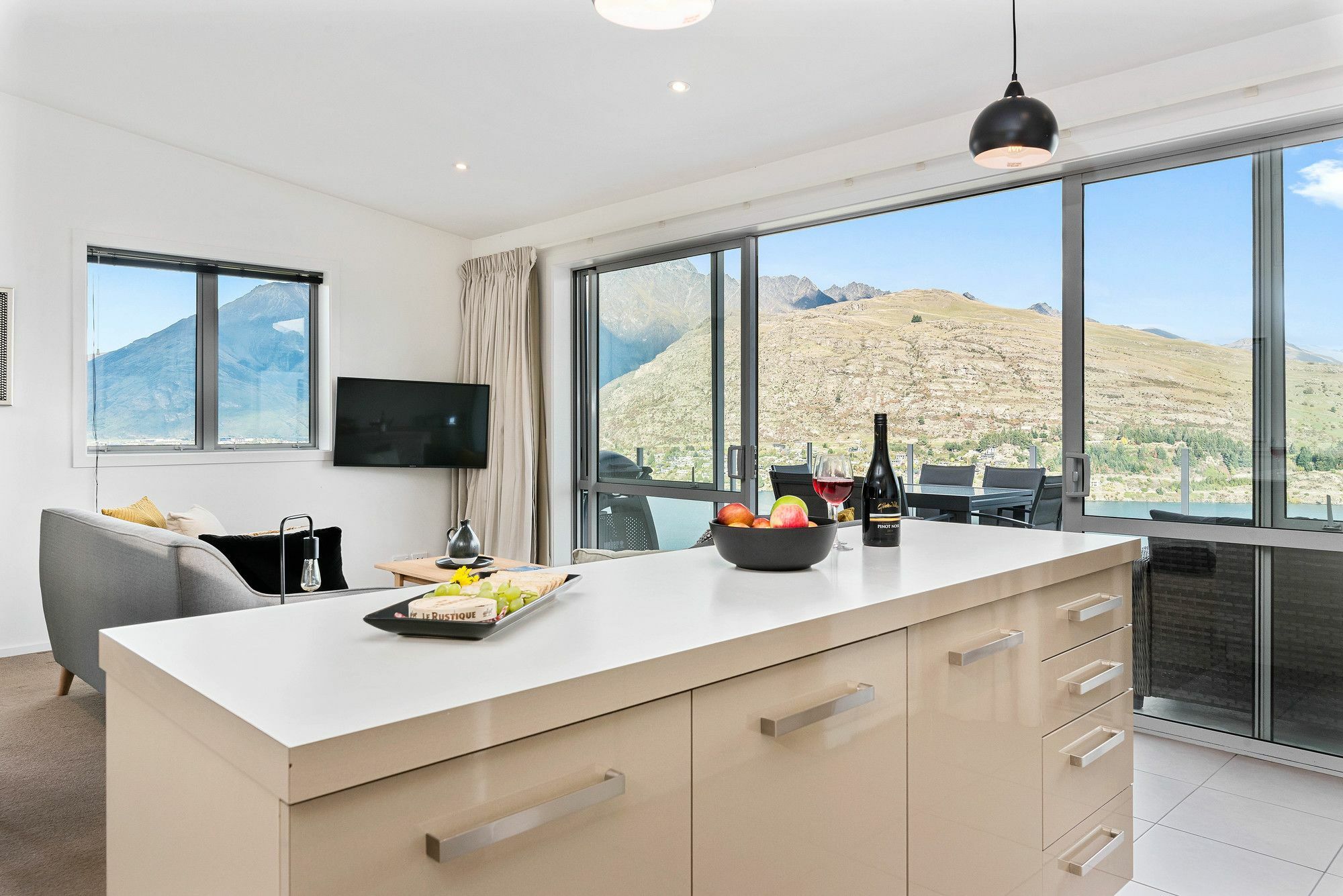 Contemporary Hilltop Abode كوينستاون المظهر الخارجي الصورة